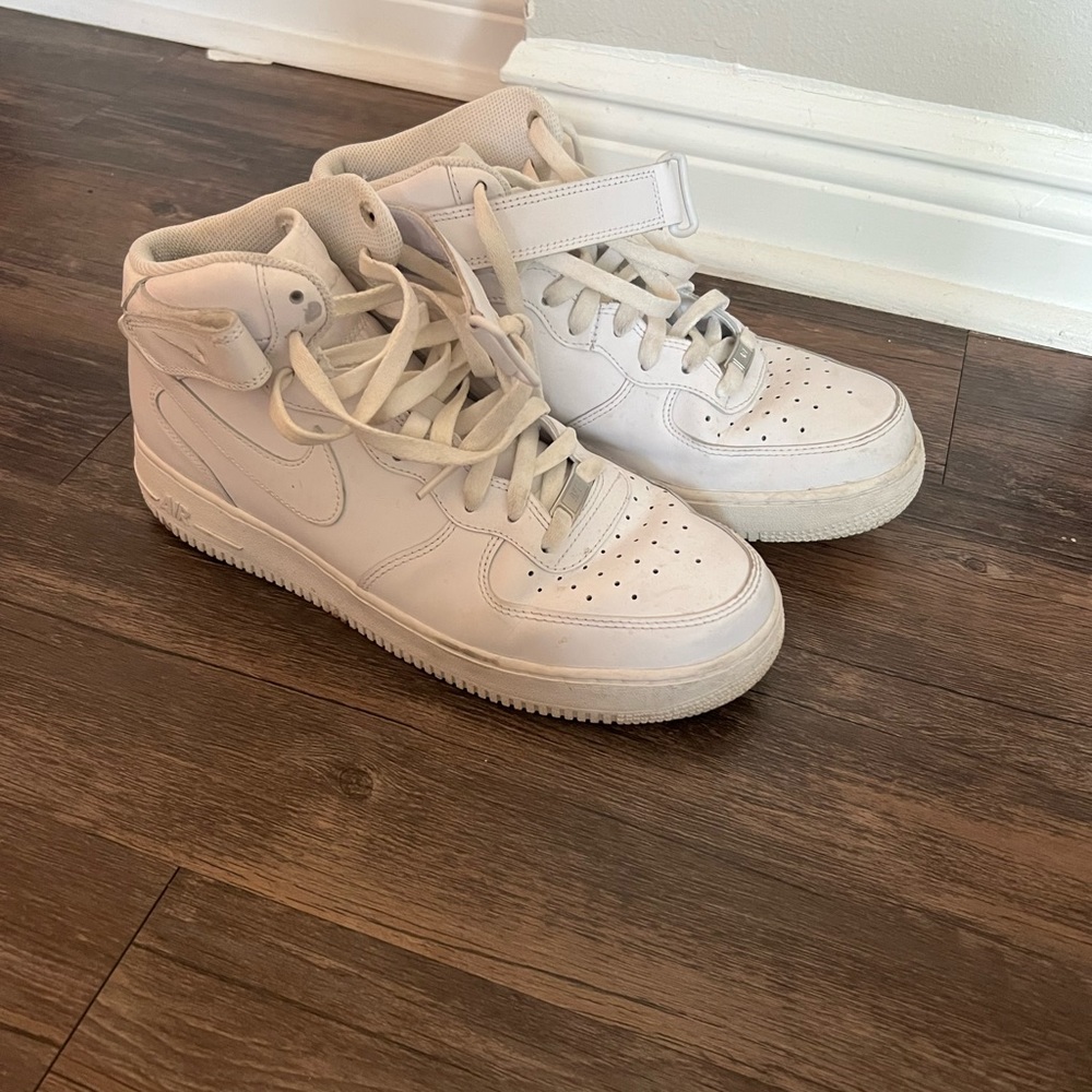Nike Air Force 1 Mid in white
